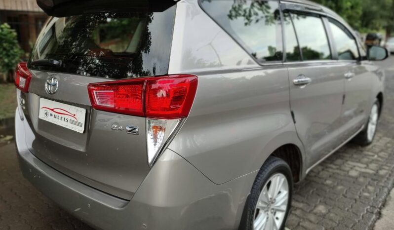 Toyota Innova Crysta 2.4 Z full