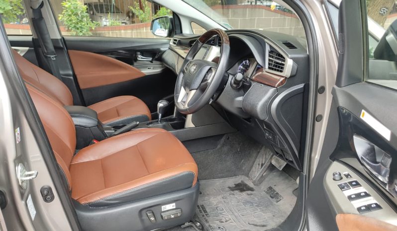 Toyota Innova Crysta 2.4 Z full