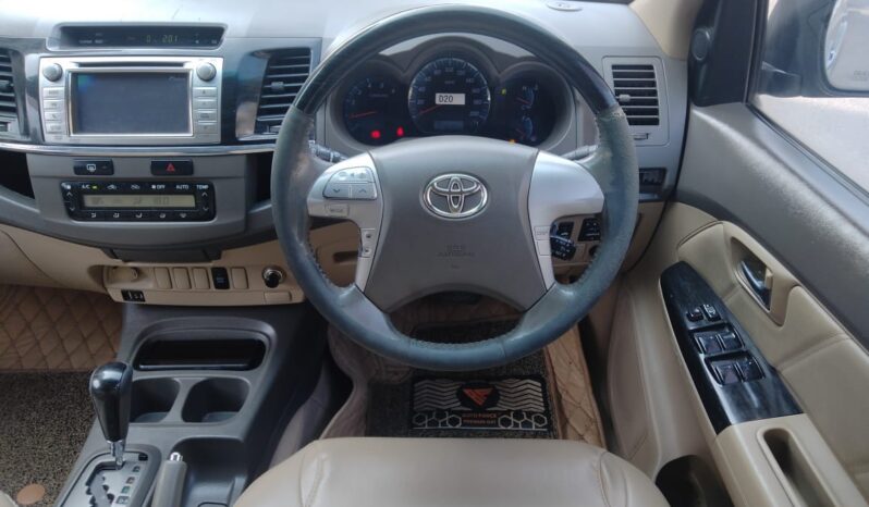 Toyota Fortuner 3.0 2WD full