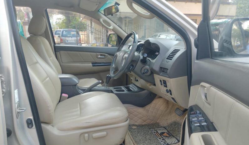 Toyota Fortuner 3.0 2WD full