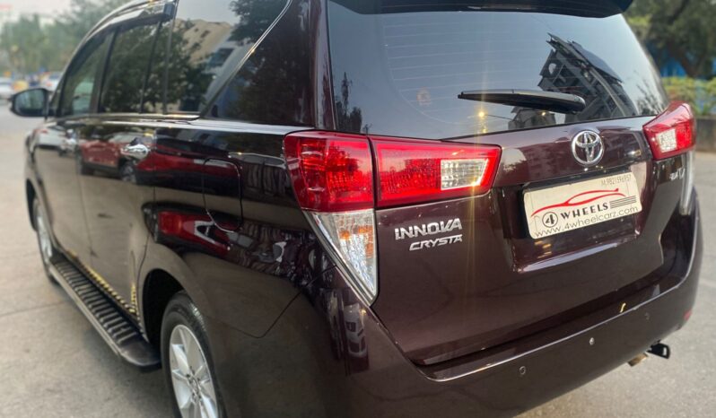 Toyota Innova Crysta 2.4 V 8STR full