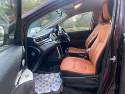 Toyota Innova Crysta 2.4 V 8STR full