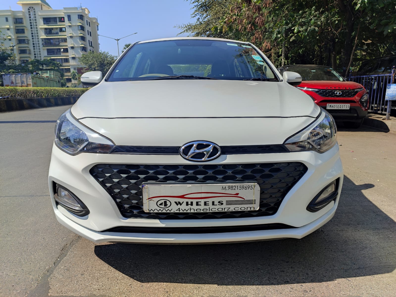 Hyundai i20 Asta - 4 Wheels Used Car Dealer In Mumbai