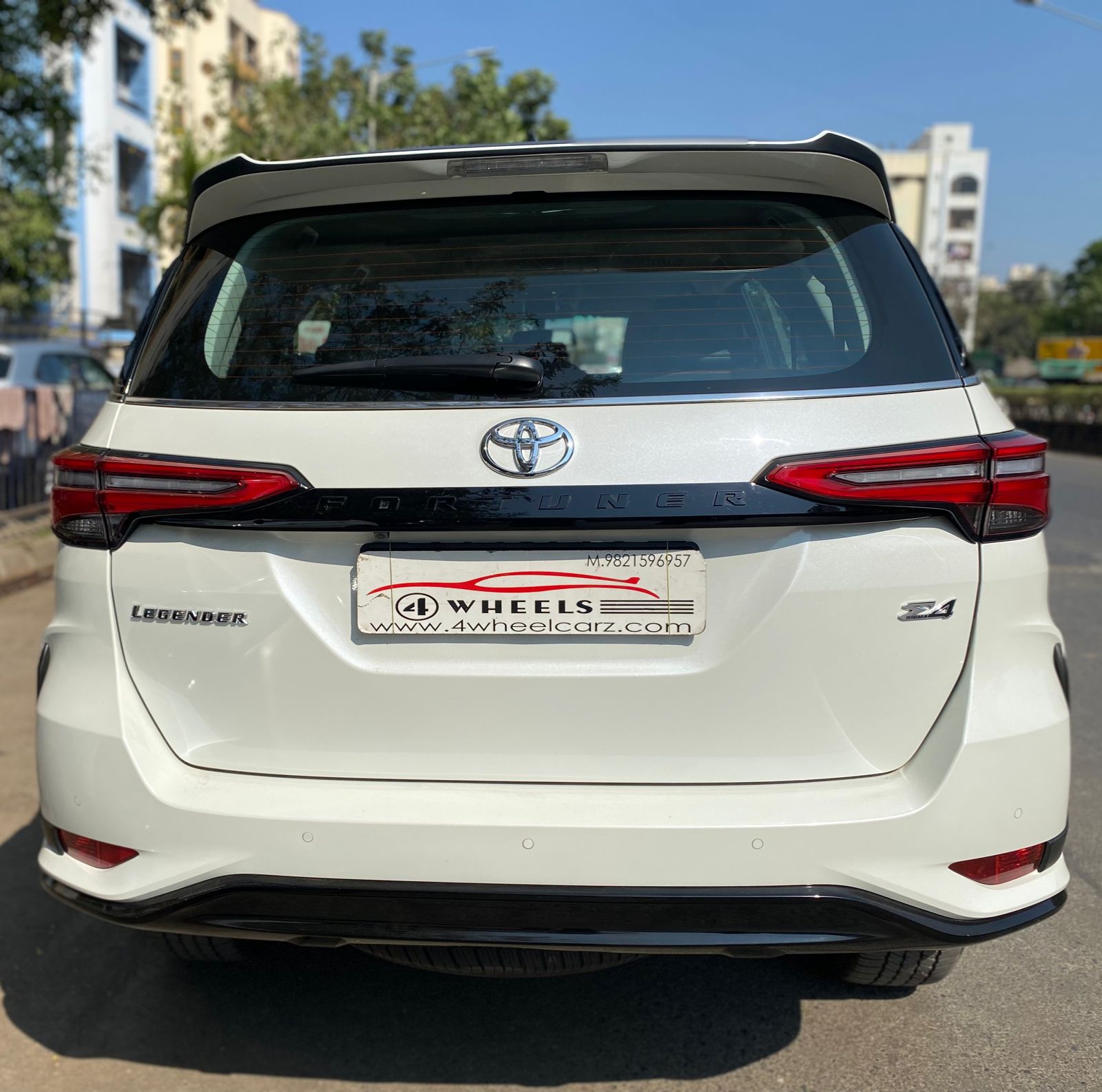 Toyota Fortuner Sigma 4x4 LEGENDER - 4 Wheels Used Car Dealers In Mumbai