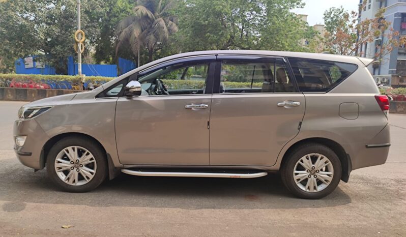 Toyota Innova Crysta 2.8 Z full