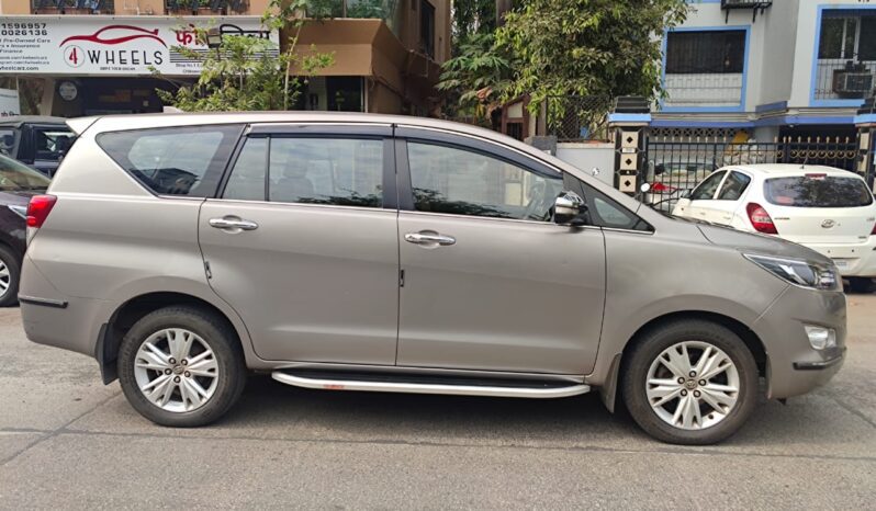 Toyota Innova Crysta 2.8 Z full