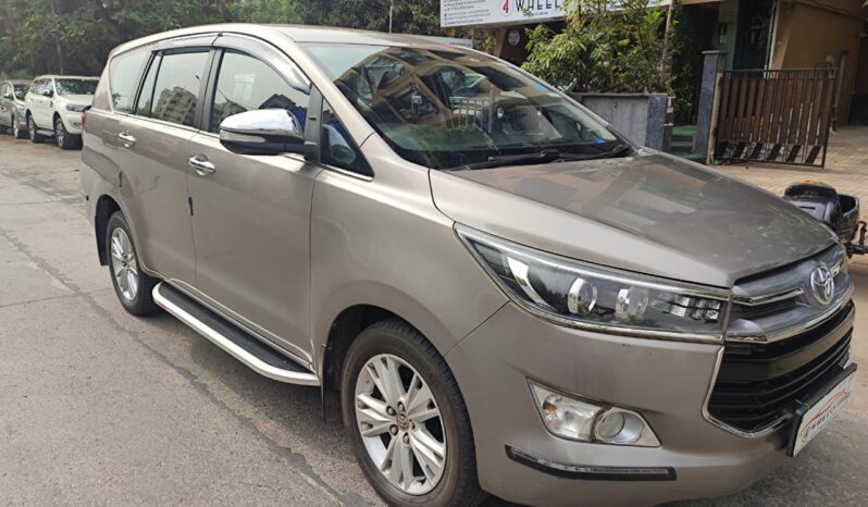 Toyota Innova Crysta 2.8 Z full