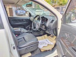 Toyota Fortuner3.0 L 4WD full