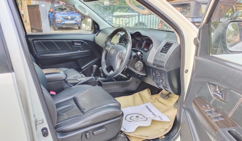 Toyota Fortuner3.0 L 4WD full