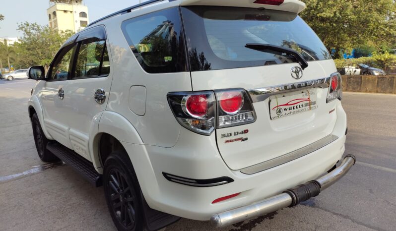 Toyota Fortuner3.0 L 4WD full