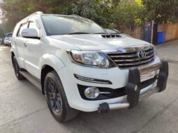 Toyota Fortuner3.0 L 4WD full