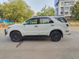 Toyota Fortuner3.0 L 4WD full