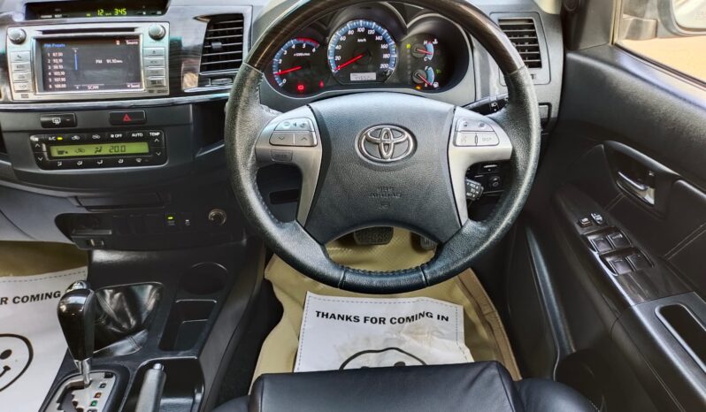 Toyota Fortuner3.0 L 4WD full