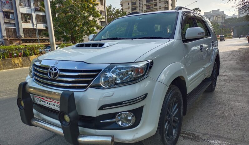 Toyota Fortuner3.0 L 4WD full