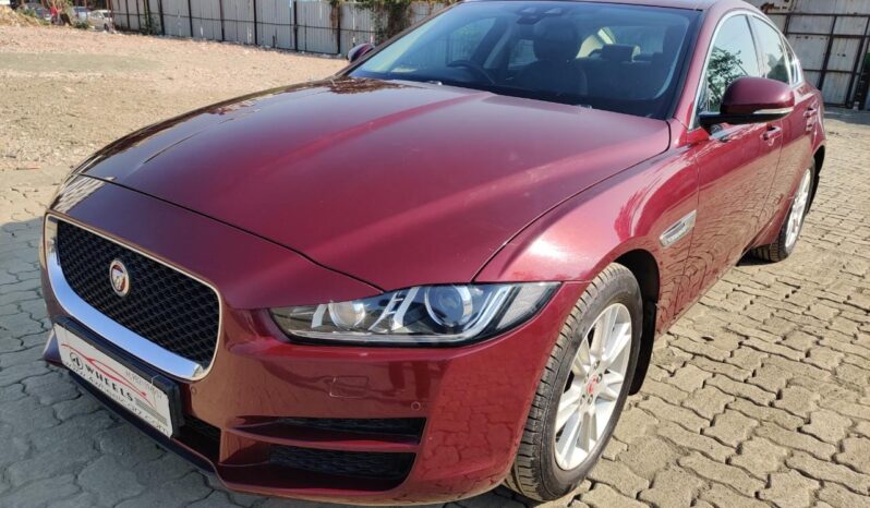 Jaguar XE 2.0 L Prestige full