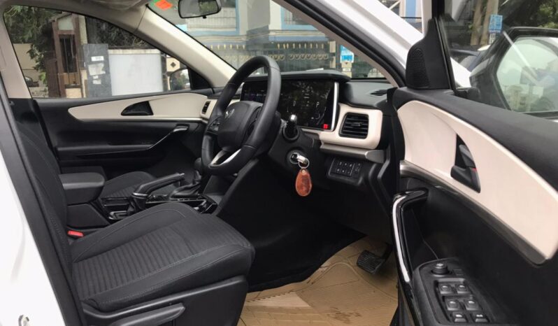 Mahindra XUV700 AX5 DSL AT 7 STR full