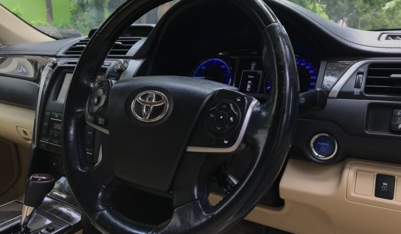 Toyota Camry 2.5 Hybrid full