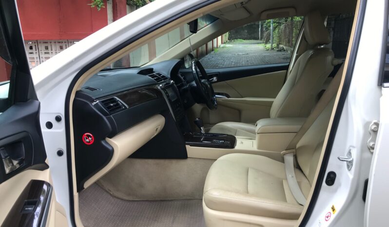 Toyota Camry 2.5 Hybrid full