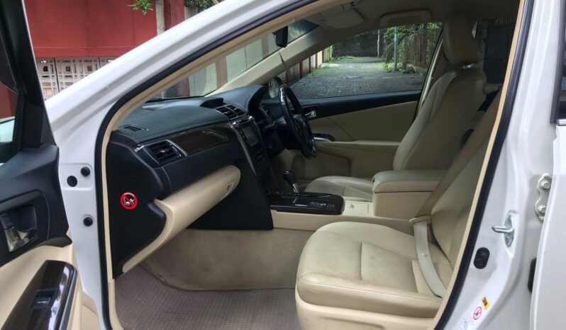 Toyota Camry 2.5 Hybrid full