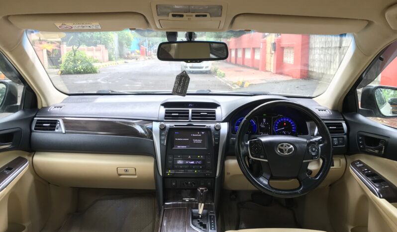 Toyota Camry 2.5 Hybrid full