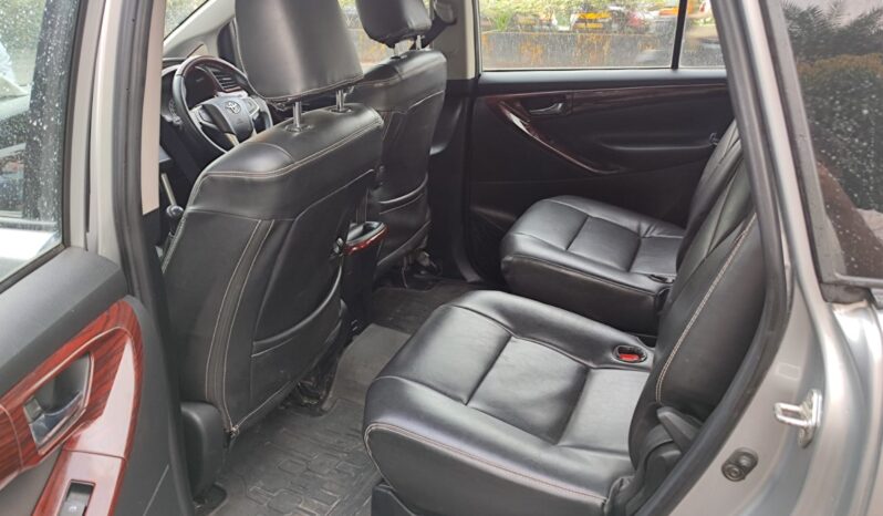 Toyota Innova Crysta 2.4 G 7STR full