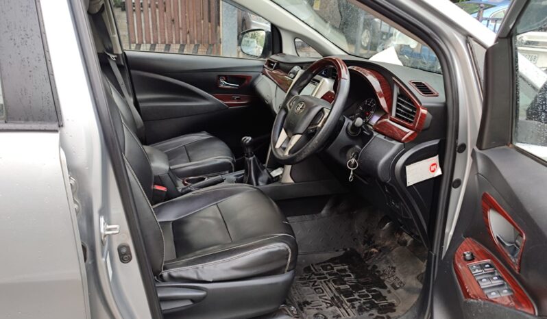 Toyota Innova Crysta 2.4 G 7STR full