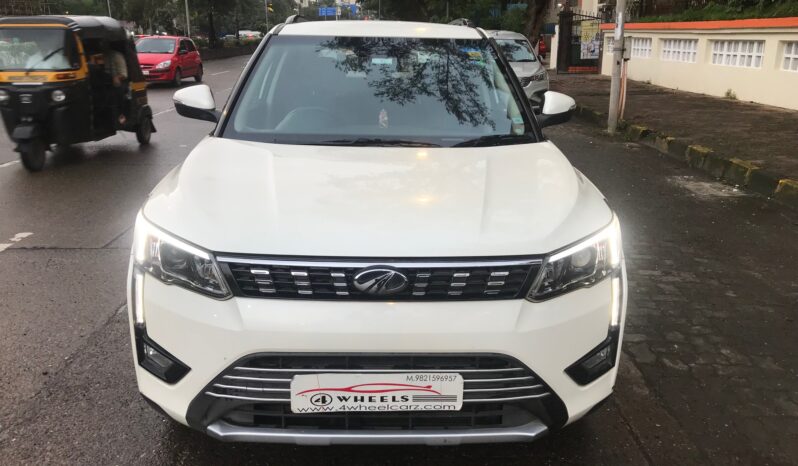 Mahindra XUV300 W8 full