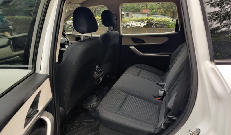 Mahindra XUV700 AX3 full