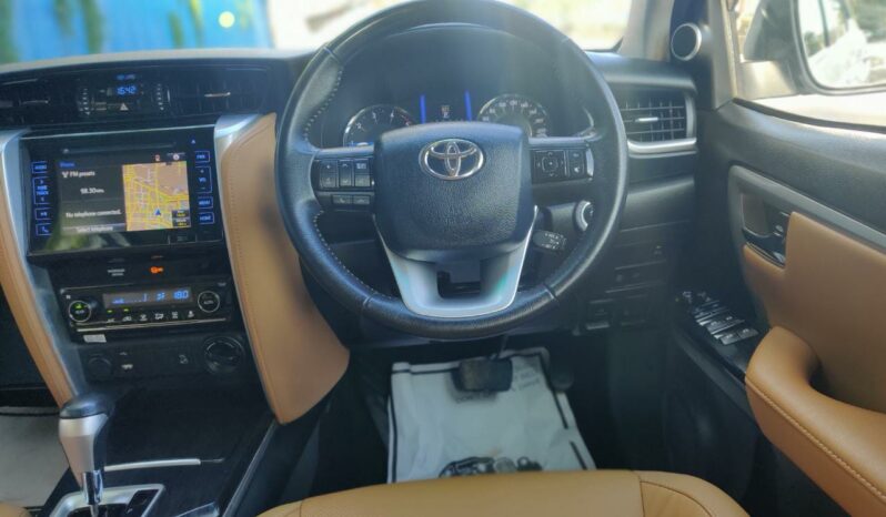 Toyota Fortuner 4×4 full