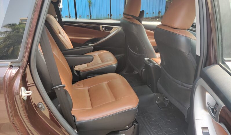 Toyota Innova Crysta 2.4 GX 7STR full