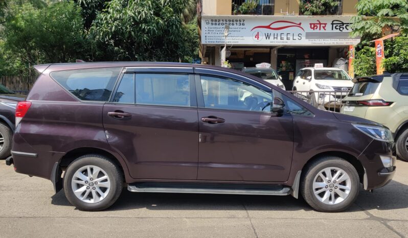 Toyota Innova Crysta 2.4 GX 8STR full