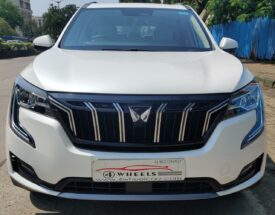 Mahindra XUV700 AX7