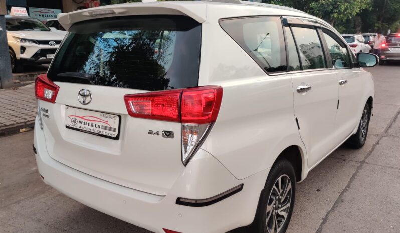 Toyota Innova Crysta 2.4 VX 8STR full