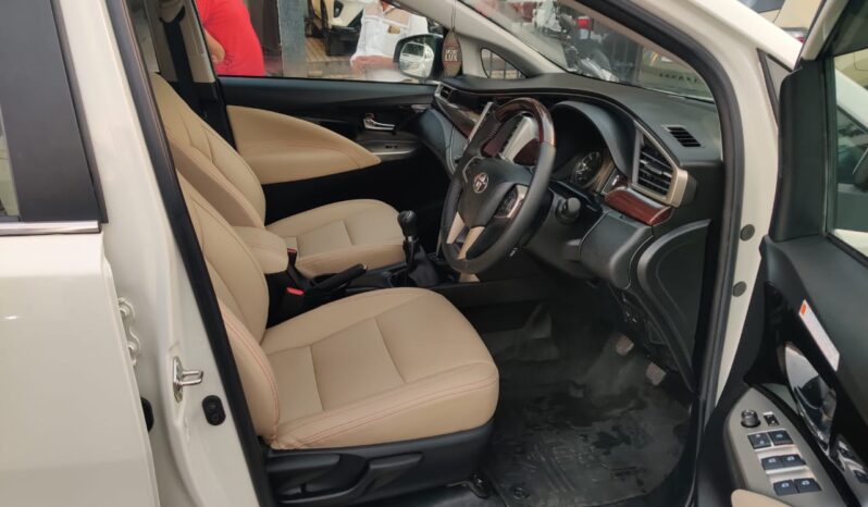 Toyota Innova Crysta 2.4 VX 8STR full