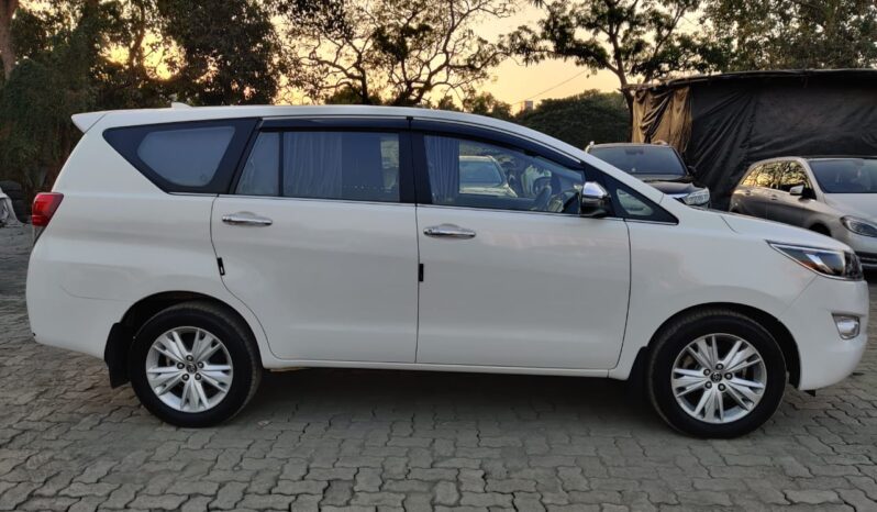 Toyota Innova Crysta 2.4 Z full