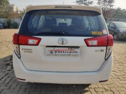 Toyota Innova Crysta 2.4 G 8STR full