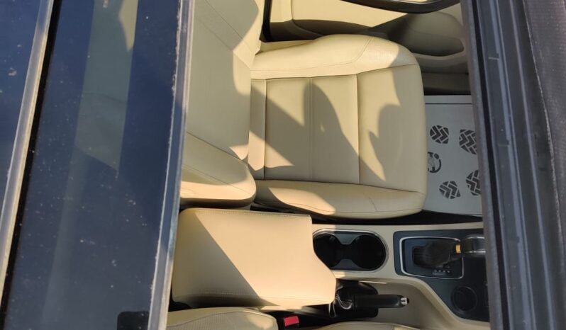 Ford Endeavour 2.2 4×2 AT Titanium + 2019 With Sunroof full