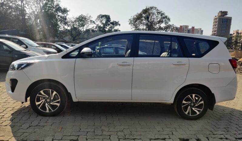 Toyota Innova Crysta 2.4 G 8STR full