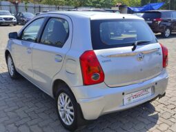 Toyota Etios Liva V full