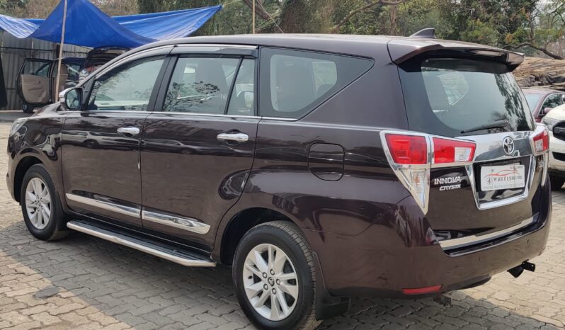 Toyota Innova Crysta 2.4 V MT 8STR full