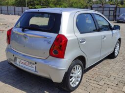 Toyota Etios Liva V full