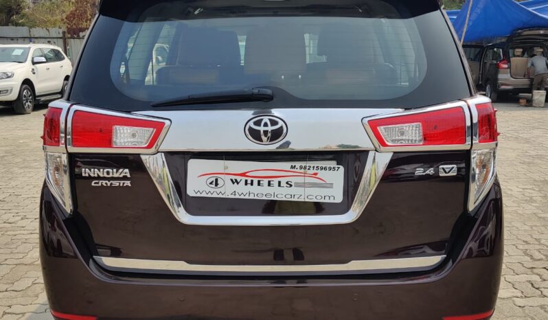 Toyota Innova Crysta 2.4 V MT 8STR full