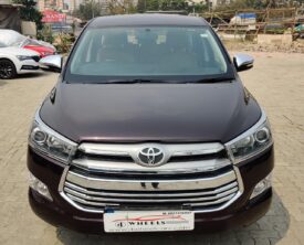 Toyota Innova Crysta 2.4 V MT 8STR