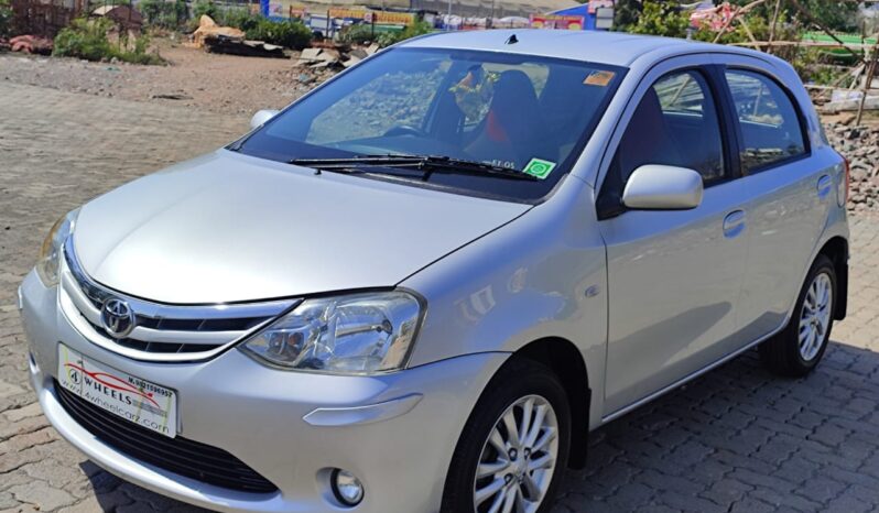 Toyota Etios Liva V full