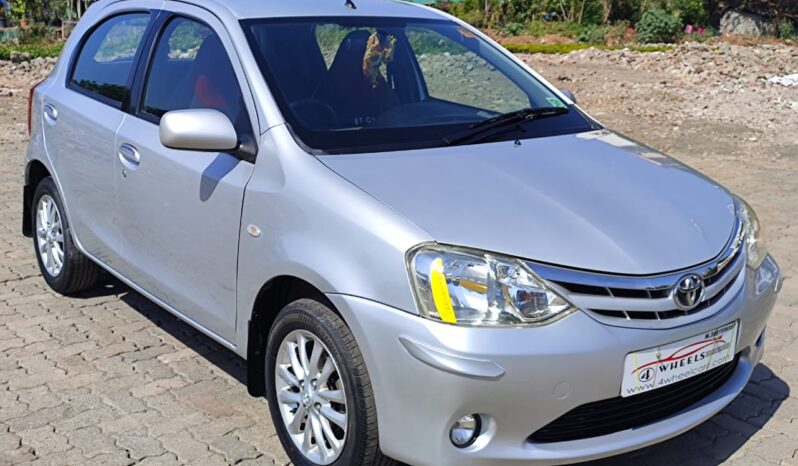 Toyota Etios Liva V full