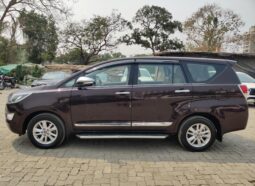 Toyota Innova Crysta 2.4 V MT 8STR full