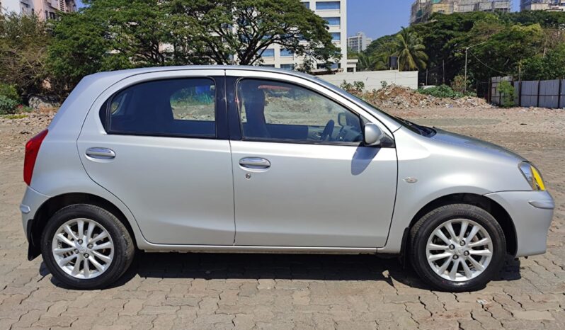 Toyota Etios Liva V full