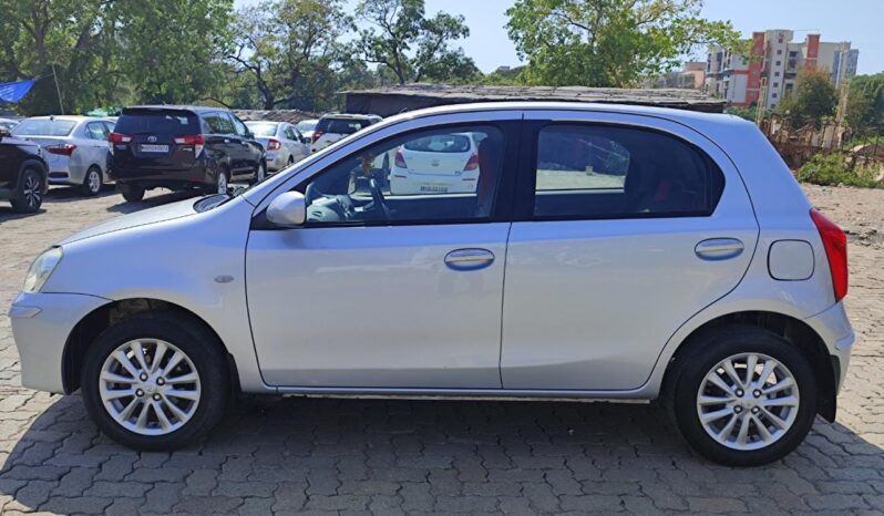 Toyota Etios Liva V full