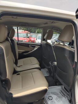 Toyota Innova Crysta 2.4 G full