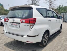 Toyota Innova Crysta 2.4 G full